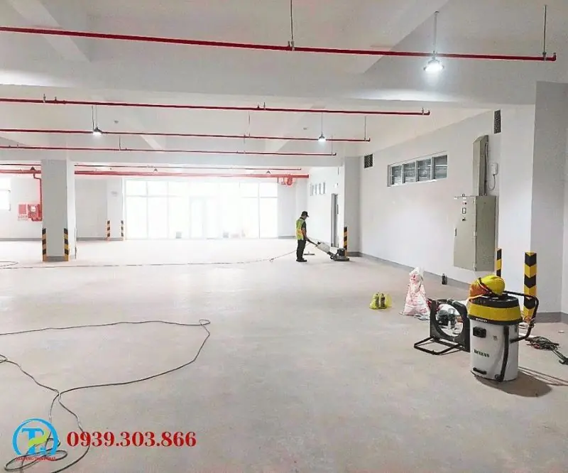  thi c&ocirc;ng sơn PU tự san phẳng