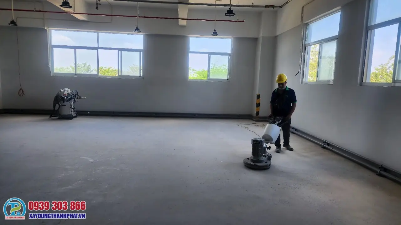 m&agrave;i nh&aacute;m trước khi sơn epoxy xưởng cơ kh&iacute;