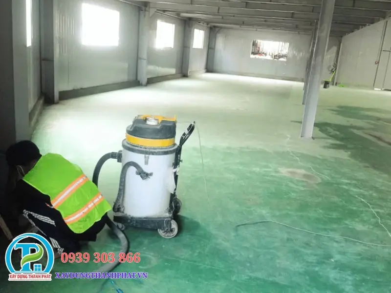 SƠN EPOXY NHÀ MÁY SẢN XUẤT: TIÊU CHUẨN ĐỘ DÀY MÀNG PHỦ CHỊU LỰC CẮT XE NÂNG LỚN