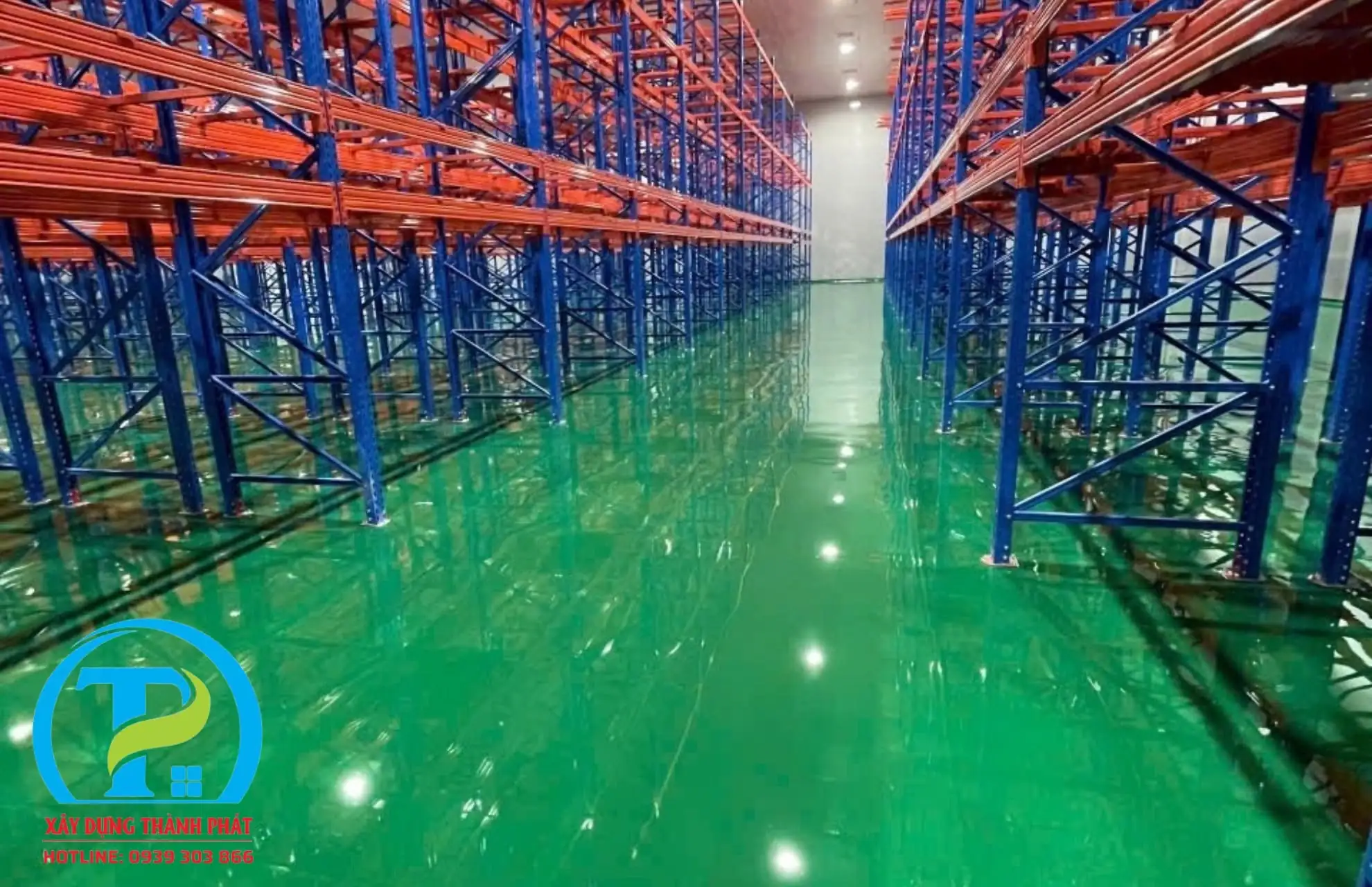 Sơn pu tự san phẳng kho lạnh chịu tải n&eacute;n cơ học xe n&acirc;ng v&agrave; pallet đ&ocirc;ng lạnh